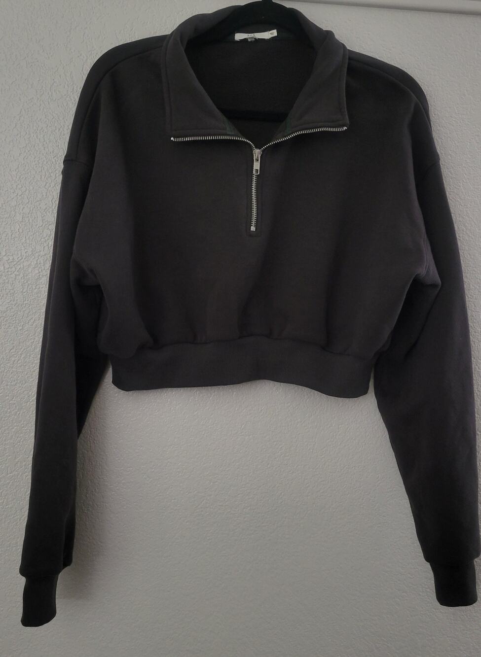NIA Black Cropped Quarter Zip Sweatshirt Women's Medium Long Sleeve Pullover